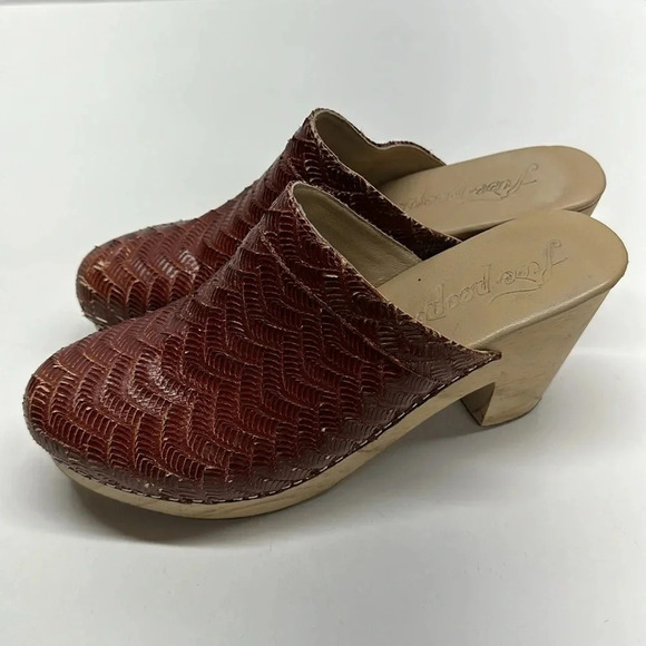 Free People Hillary Clog Leather Wooden Heeled Mule Shoes High Heels Size 40 10 - Picture 5 of 12